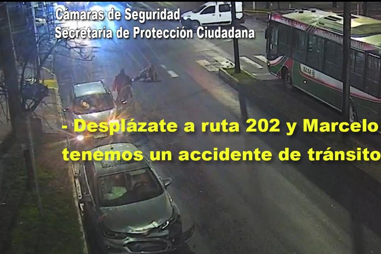 Don Torcuato: una moto cruzó en rojo, atropelló a una peatona y quedó todo registrado por las cámaras del COT