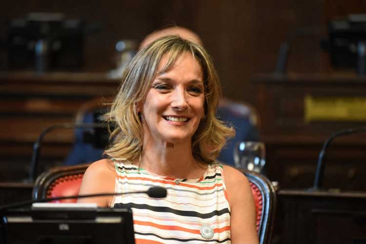Malena Galmarini propone que cada municipio bonaerense señalice la distancia hasta las Islas Malvinas
