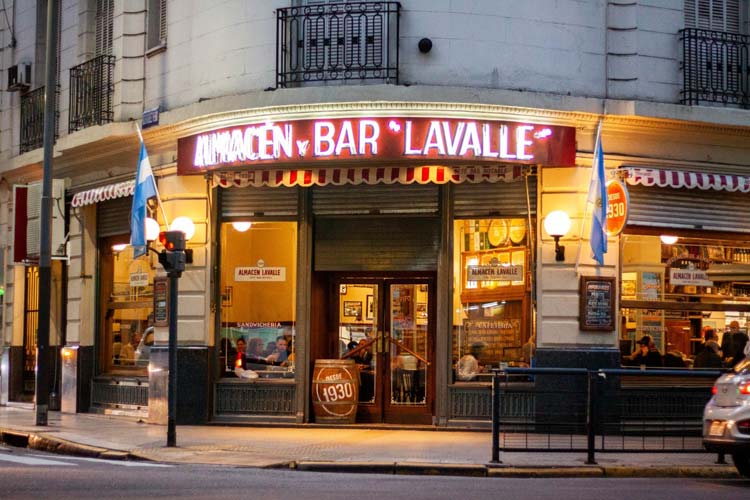 Buenos Aires reconoció 12 nuevos Bares Notables y amplió su mapa de cafés históricos