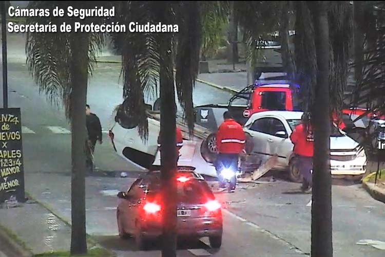 acheco: chocó contra un auto detenido y volcó en Avenida de los Constituyentes acheco: chocó contra un auto detenido y volcó en Avenida de los Constituyentes