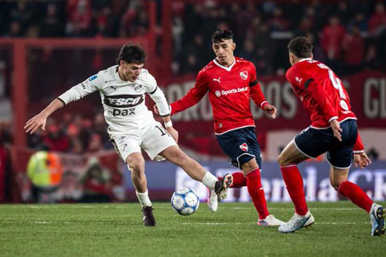 Platense golpeó en Avellaneda, venció a Independiente y volvió a festejar