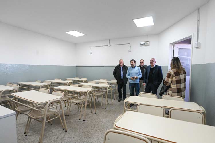 Julio Zamora inauguró obras en la Secundaria N° 21 de Benavídez y destacó más de 40 proyectos educativos en Tigre Julio Zamora inauguró obras en la Secundaria N° 21 de Benavídez y destacó más de 40 proyectos educativos en Tigre