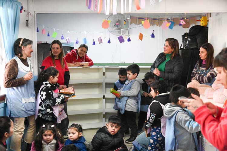 Tigre entregó nuevas bibliotecas móviles a dos jardines de General Pacheco