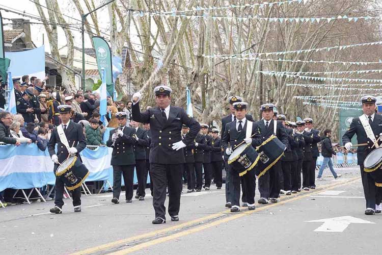 La Armada Argentina participó del desfile por San Martín en San Isidro