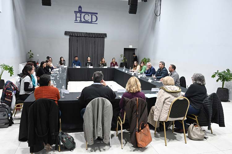 Julio Zamora reunió en el HCD de Tigre a entidades que trabajan con mujeres, infancias y jóvenes Julio Zamora reunió en el HCD de Tigre a entidades que trabajan con mujeres, infancias y jóvenes