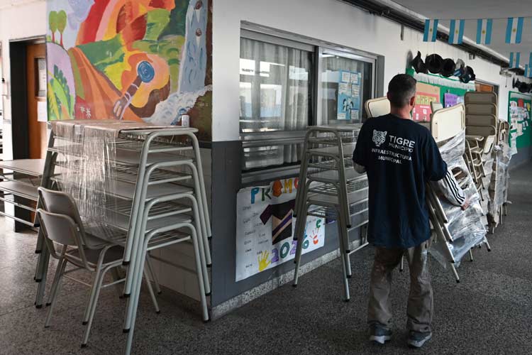 Tigre entregó nuevo mobiliario para escuelas de General Pacheco y El Talar