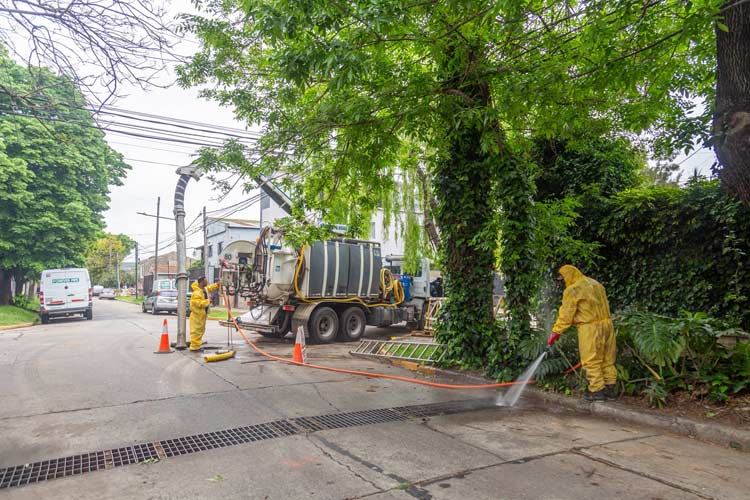 San Isidro refuerza la prevención ante El Niño con la limpieza de más de 4.300 sumideros