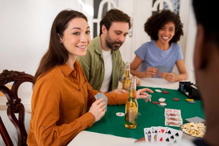 La previa en el casino se instaló entre los jóvenes del AMBA antes de entrar al boliche