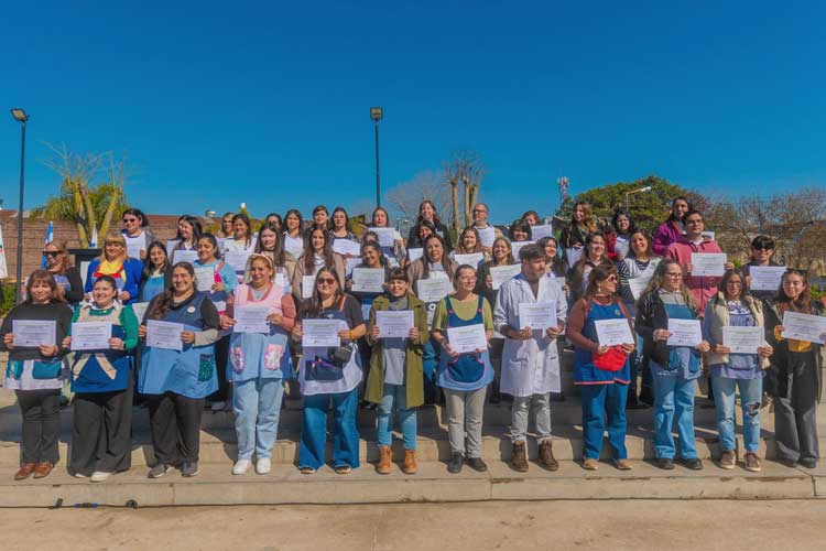 San Fernando homenajeó a sus docentes y tomó el voto profesional a los nuevos maestros