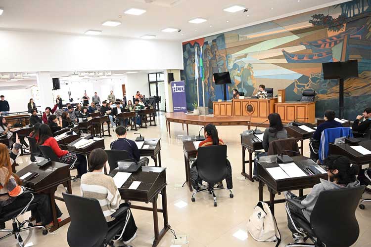 Más de 20 escuelas de Tigre debatieron sus propuestas en el Parlamento Juvenil