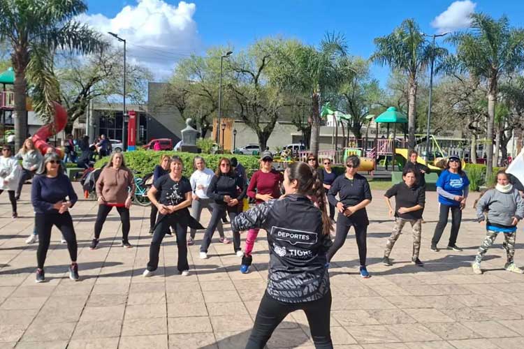 Plazas Activas recorrió distintos puntos de Tigre con clases gratuitas de ritmos y zumba