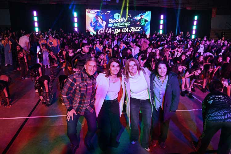 Más de 500 chicos bailaron en la Gala de Danza Jazz de Tigre Más de 500 chicos bailaron en la Gala de Danza Jazz de Tigre