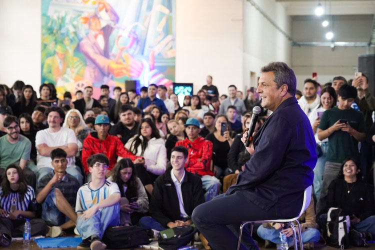 Sergio Massa reunió a más de mil jóvenes del Frente Renovador y habló del futuro del peronismo