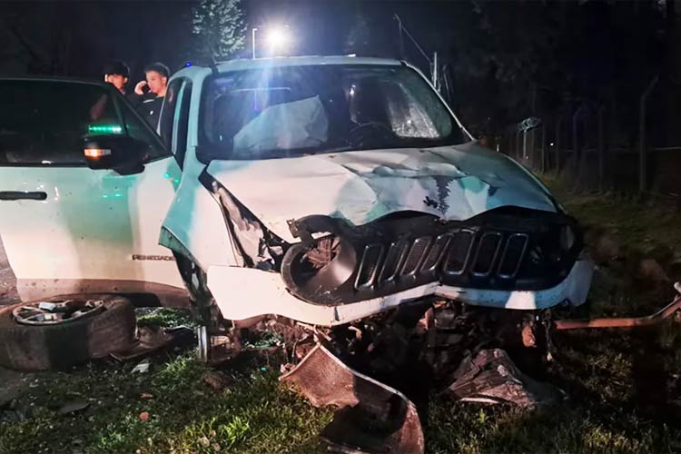 Escobar: iba a 140 km/h, perdió el control de su Jeep y chocó contra un poste
