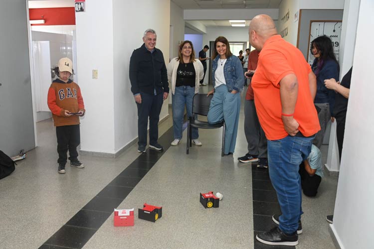 Julio Zamora supervisó la Escuela Municipal de Tecnología y Robótica en Tigre
