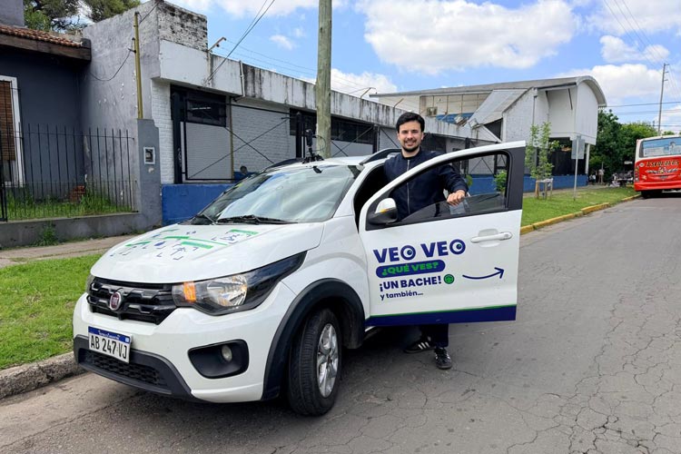 Sebastián Rovira presentó un auto con IA para detectar baches y basura en Tigre