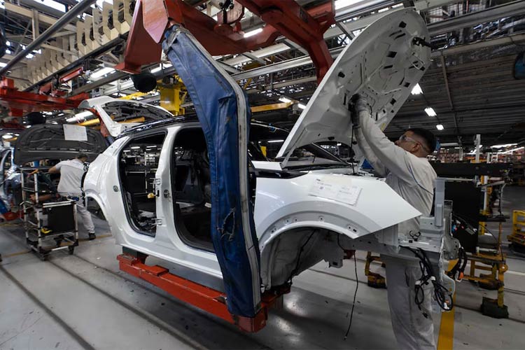 Stellantis, El Palomar, Morón, industria automotriz, Peugeot Stellantis, El Palomar, Morón, industria automotriz, Peugeot
