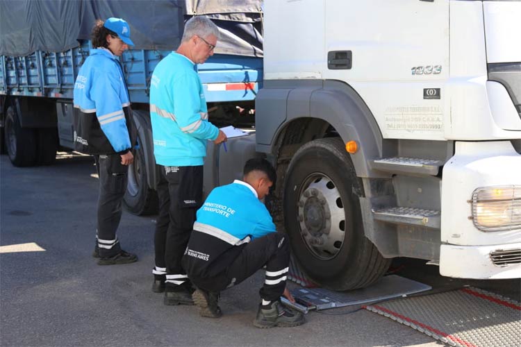 Detectaron 191 toneladas de carga ilegal y sancionaron a transportistas en la provincia de Buenos Aires