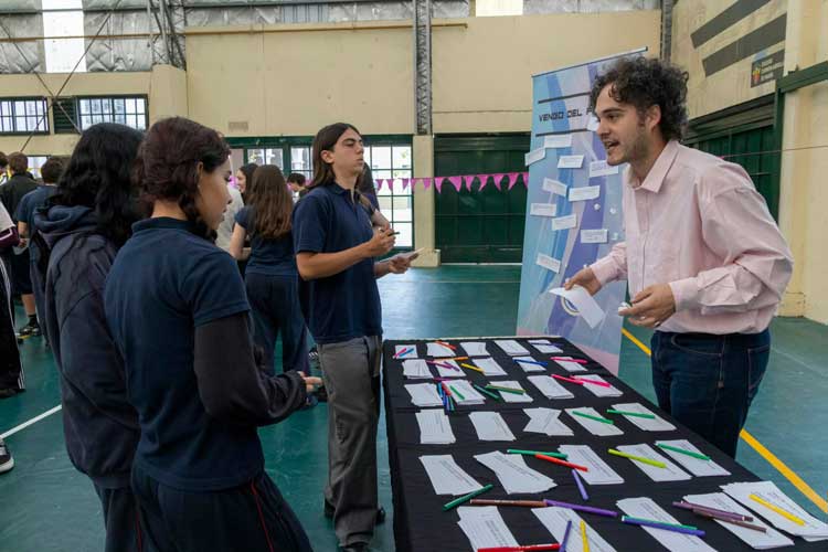 San Isidro reunió a 350 estudiantes para prevenir los riesgos de las apuestas online