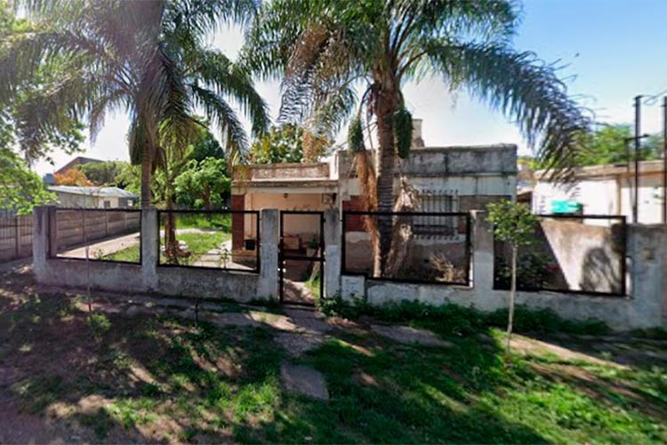 Investigan la muerte de una pareja y sus tres hijos en Mariano Acosta, Merlo. Investigan la muerte de una pareja y sus tres hijos en Mariano Acosta, Merlo.